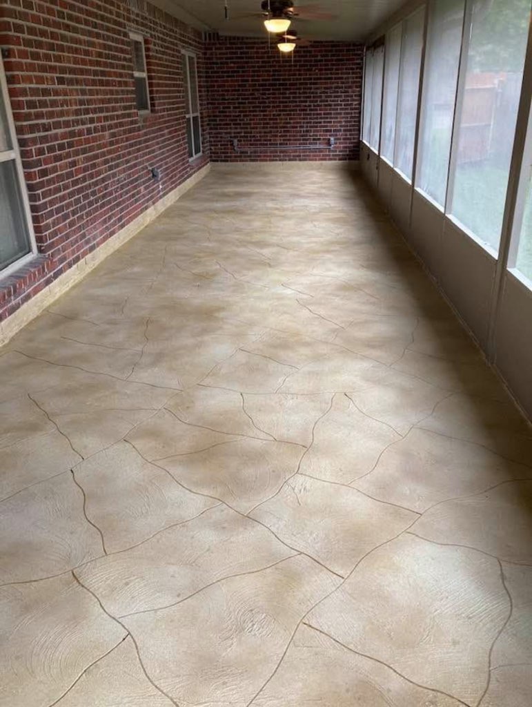 Stained flagstone-pattern screened patio